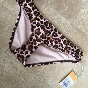 NWT Kona Sol bikini bottom size small cheetah